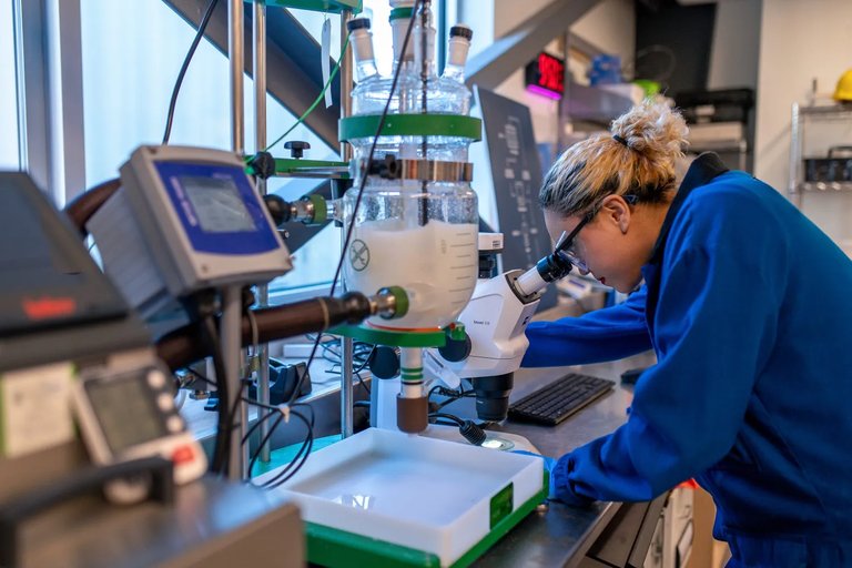 Canadian Scientists Unveil Breakthrough in Carbon Capture